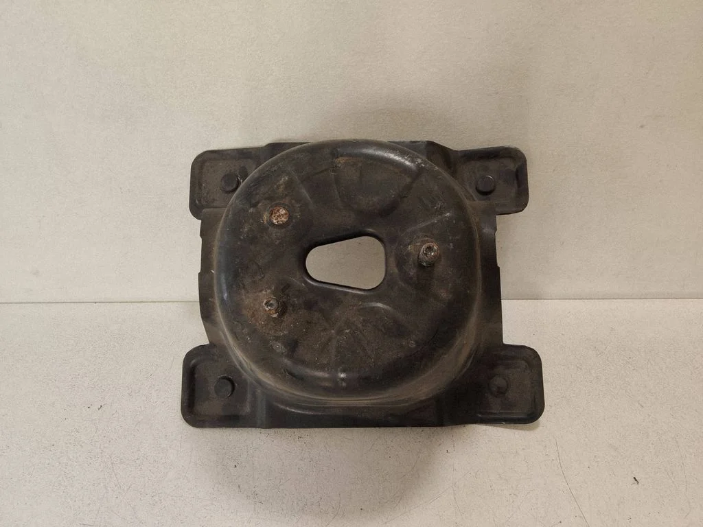 Spare wheel mounting bracket – Honda CR-V (2002-2006)