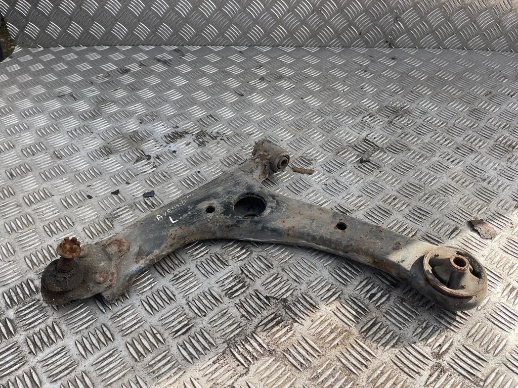 Front lower control arm/wishbone – Toyota Avensis T250 (2006-2009)
