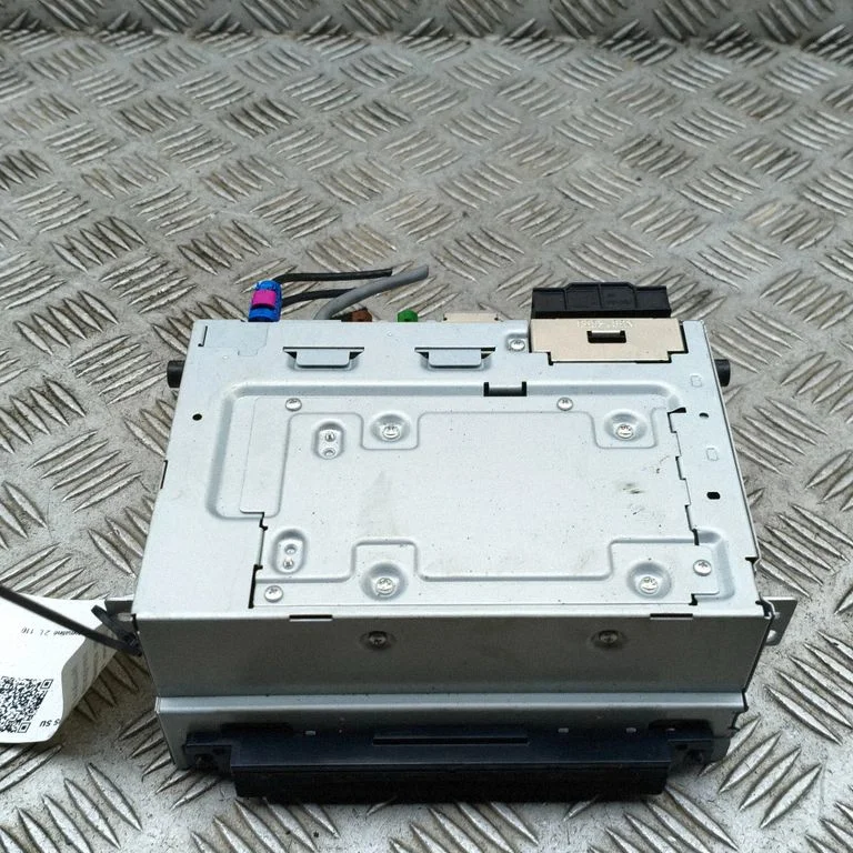 Radio/CD/DVD/GPS head unit 31466821