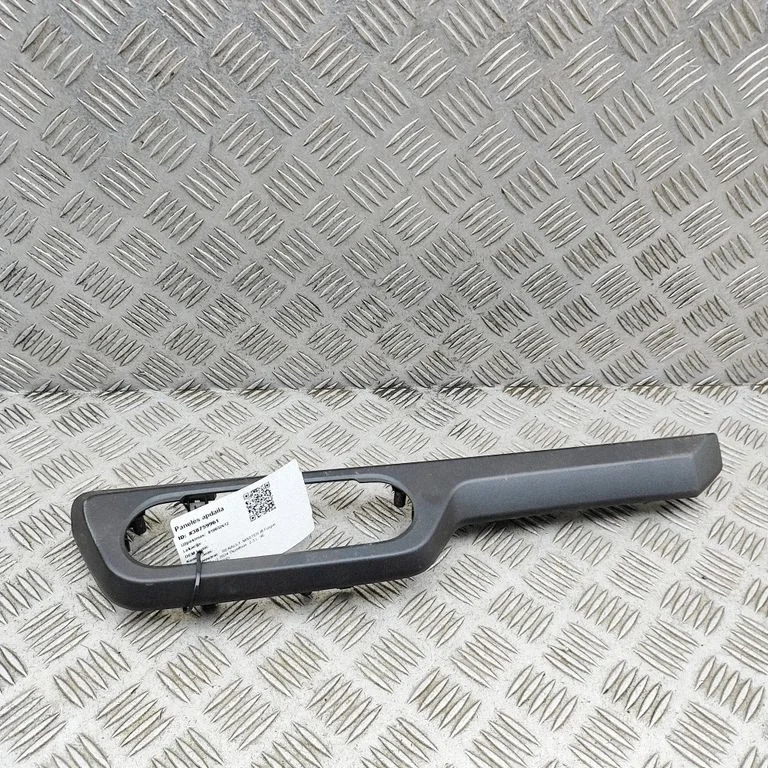 Dekoratīvā apdares josliņa 682602415R