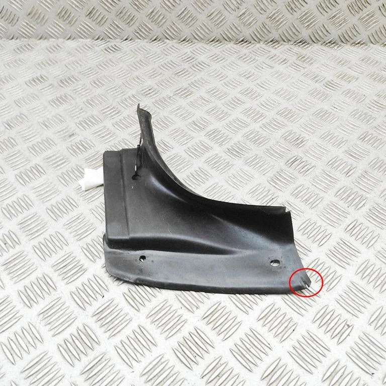 Aizmugurējā luktura apdare (līstīte) 81599100