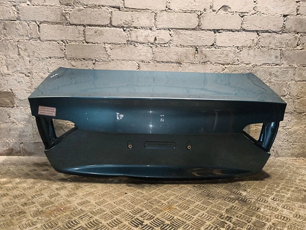 Tailgate/trunk/boot lid – rear