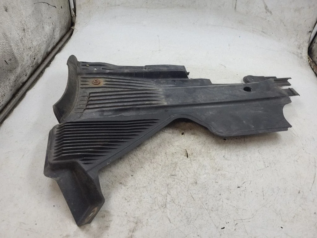Rear bumper underbody cover/under tray – rear right