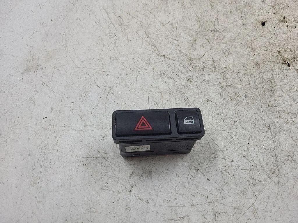 Hazard light switch 61318368920