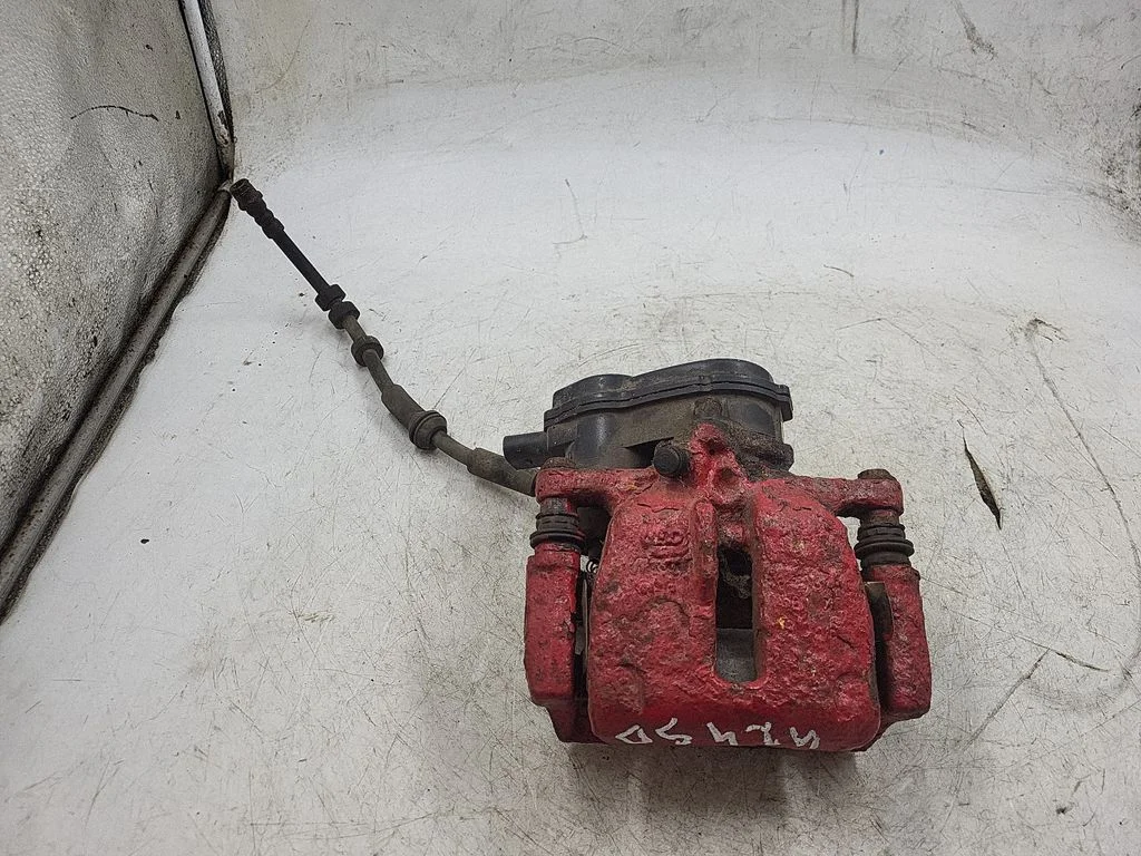 Rear brake caliper – rear right