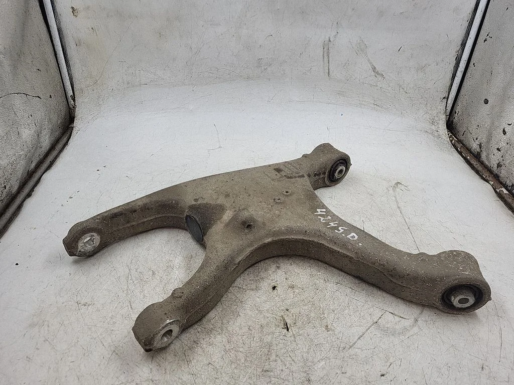 Rear upper control arm/wishbone – rear right