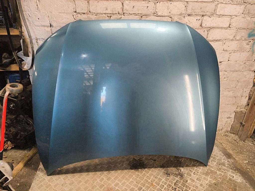 Engine bonnet/hood – front