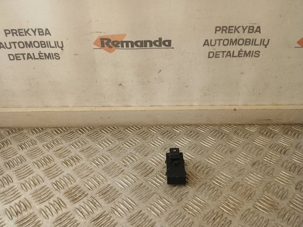 Electric window control switch – Opel Insignia A (2008-2017)