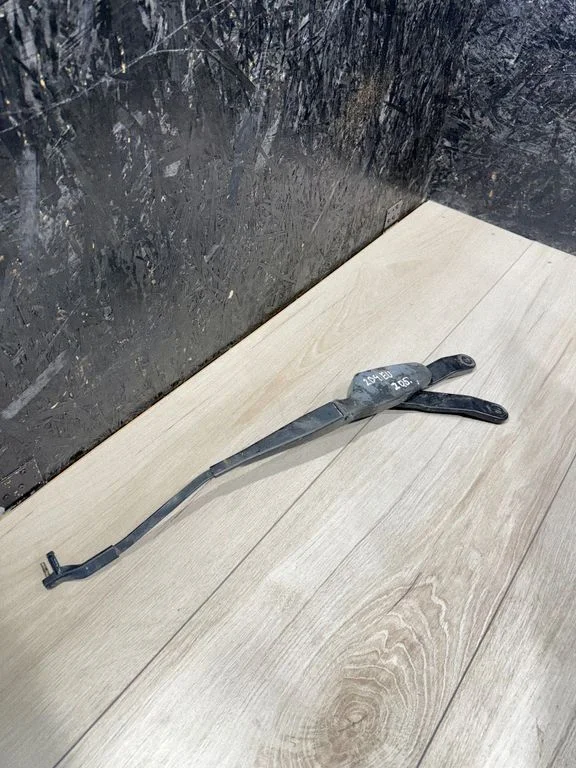 Front wiper blade arm – Mercedes-Benz C-Class AMG W204 (2007-2014)