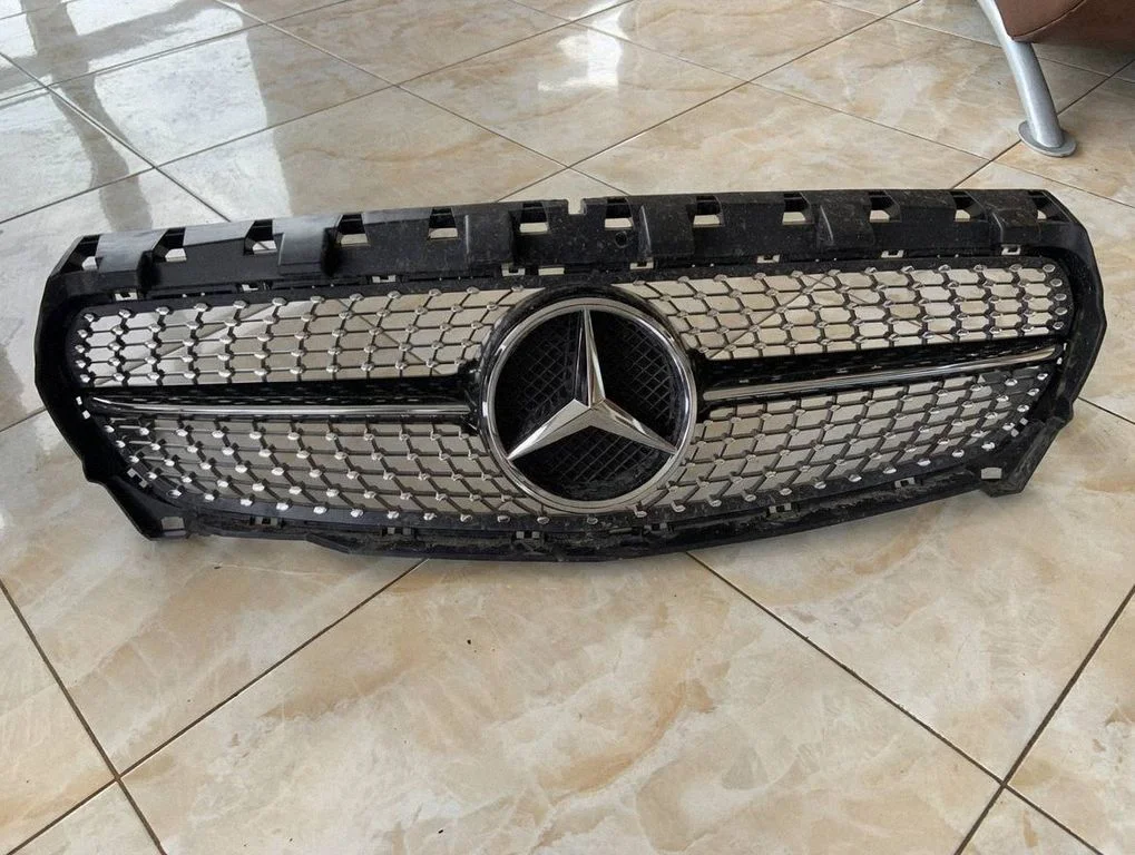 Esistange ülemine radiaatorivõre – Mercedes-Benz CLA-klass C117 X117 W117 (2013-2019)