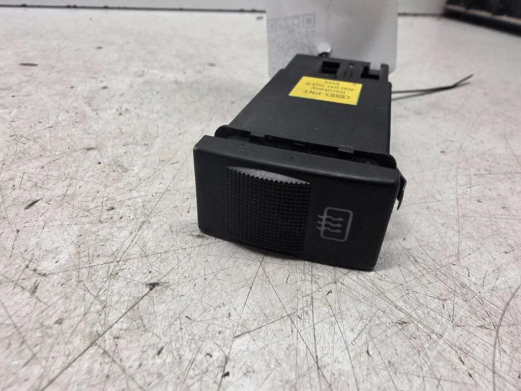 Stikla apsildes slēdzis 4D0941503B