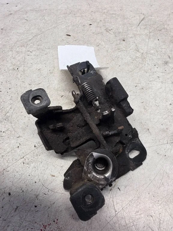 Motora pārsega slēdzene 8D0823509G