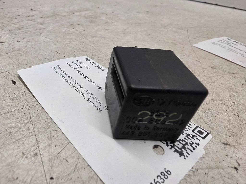 Cits relejs 443951307B
