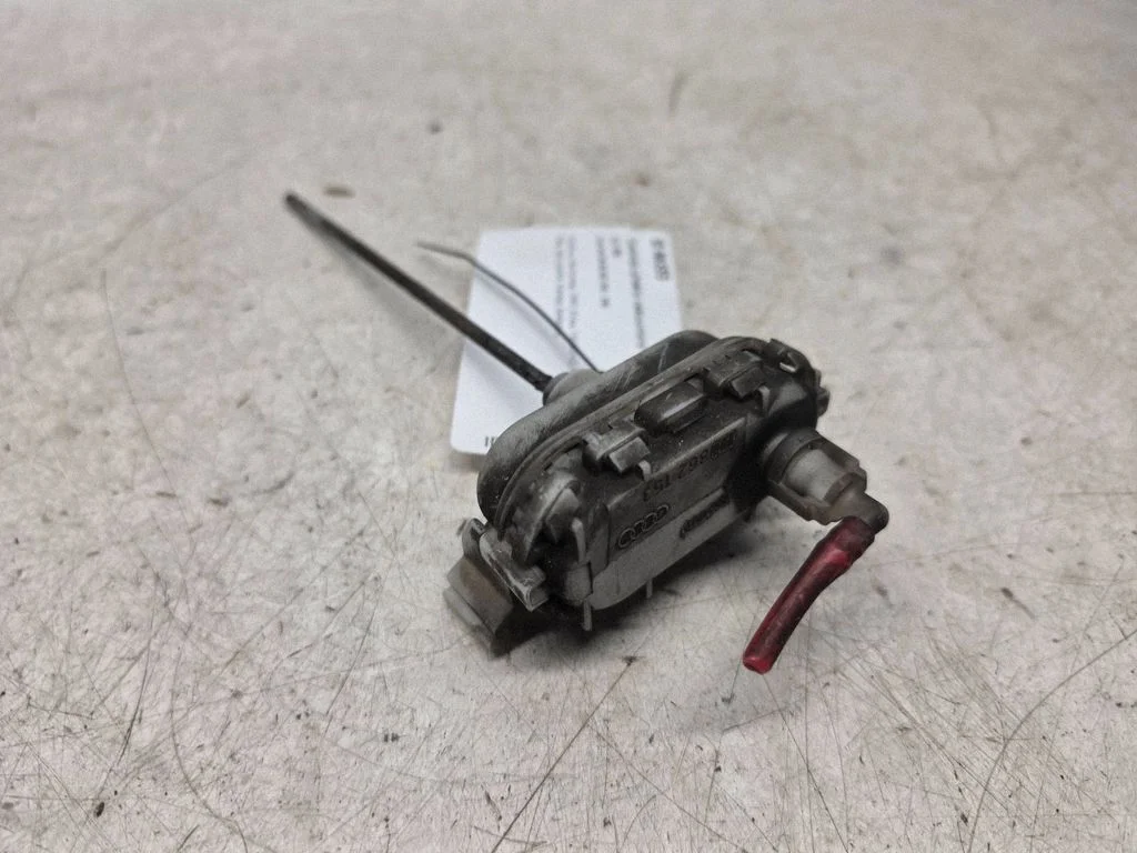 Kesklukustuse vaakumpump – Audi A4 S4 B5 8D (1994-1999)