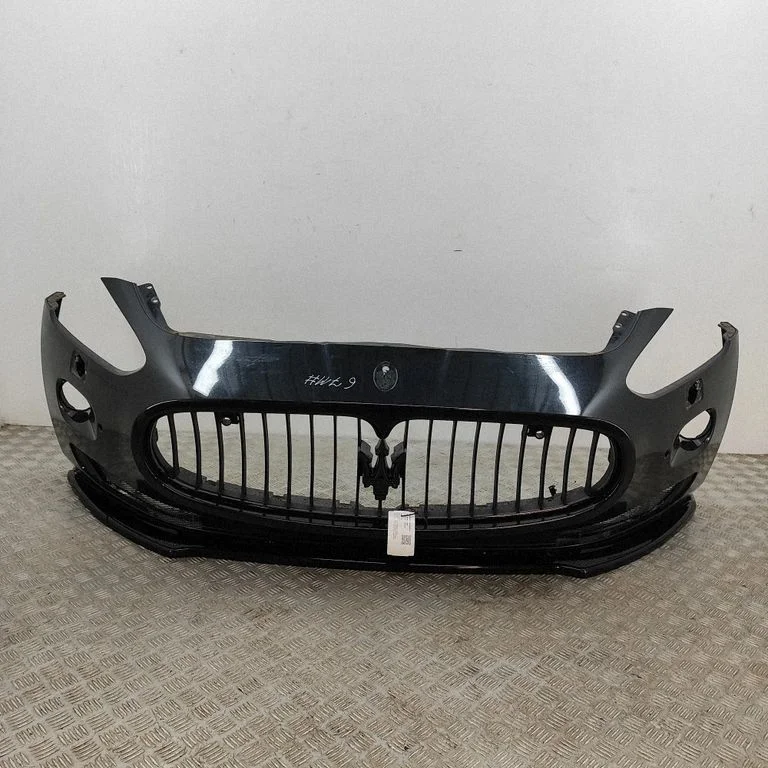 Front bumper 68250900