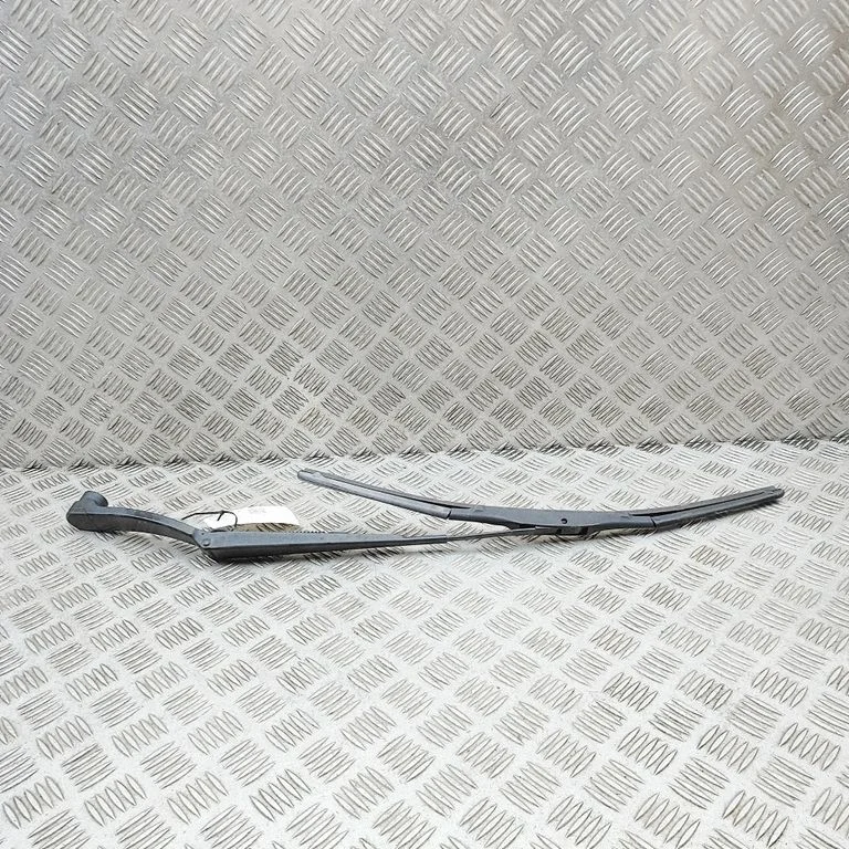 Priekšējā stikla tīrītājs SU00304215