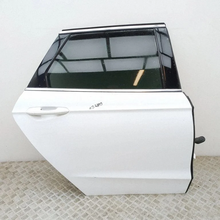 Aizmugurējās durvis DS73N25712B