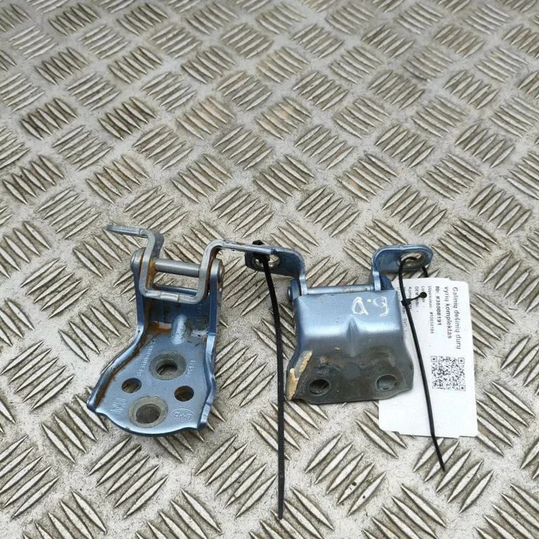Komplet zawiasów drzwi tylnych ST6106100CU