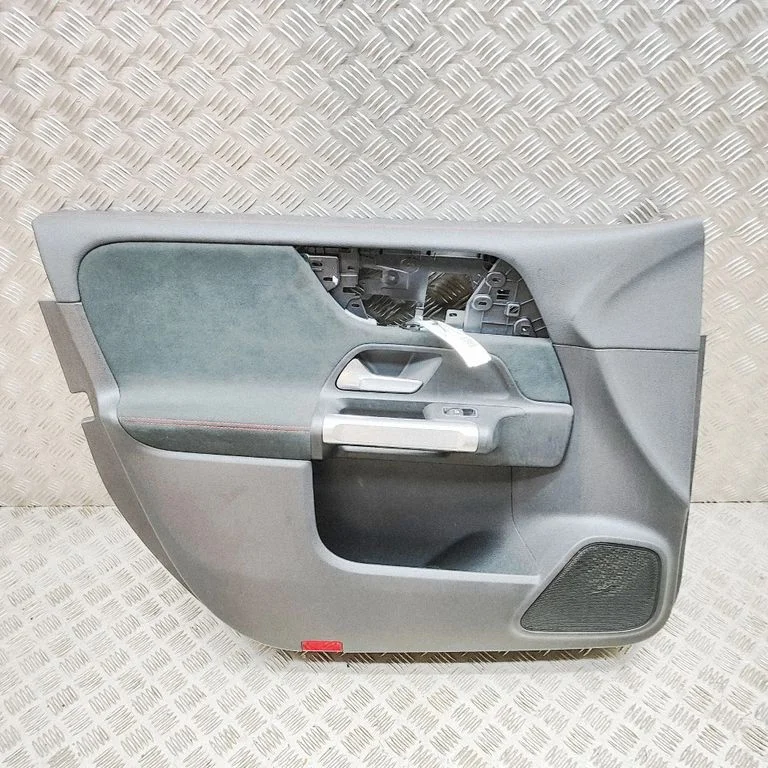 Priekšējo durvju apšuvums A2477205901