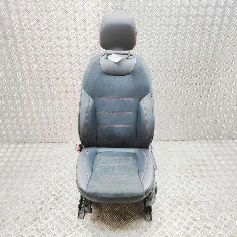 Priekšējais vadītāja sēdeklis A0009103212