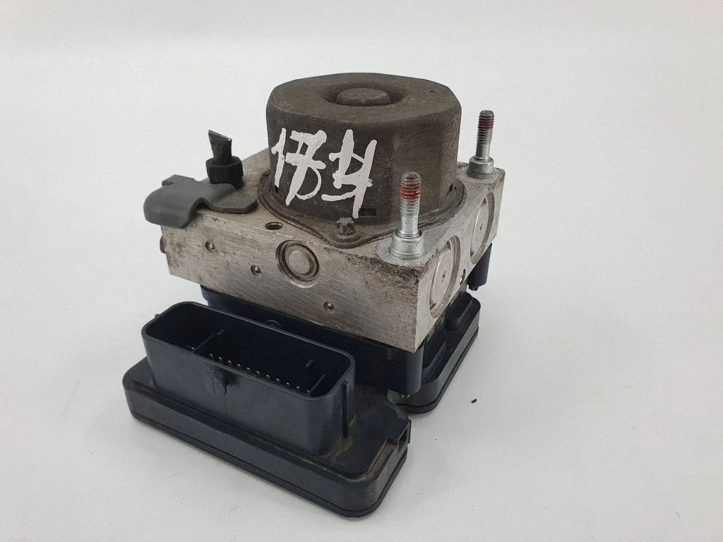 ABS block – Toyota Auris E180 (2012-2018)