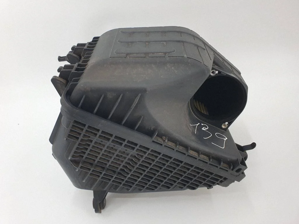 Air filter box – KIA Sorento (2010-2014)