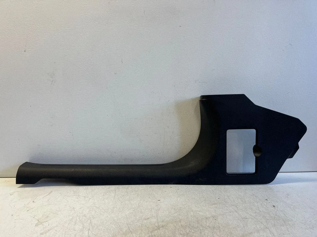 Priekšējā sliekšņa apdare (iekšējā) A2146803500