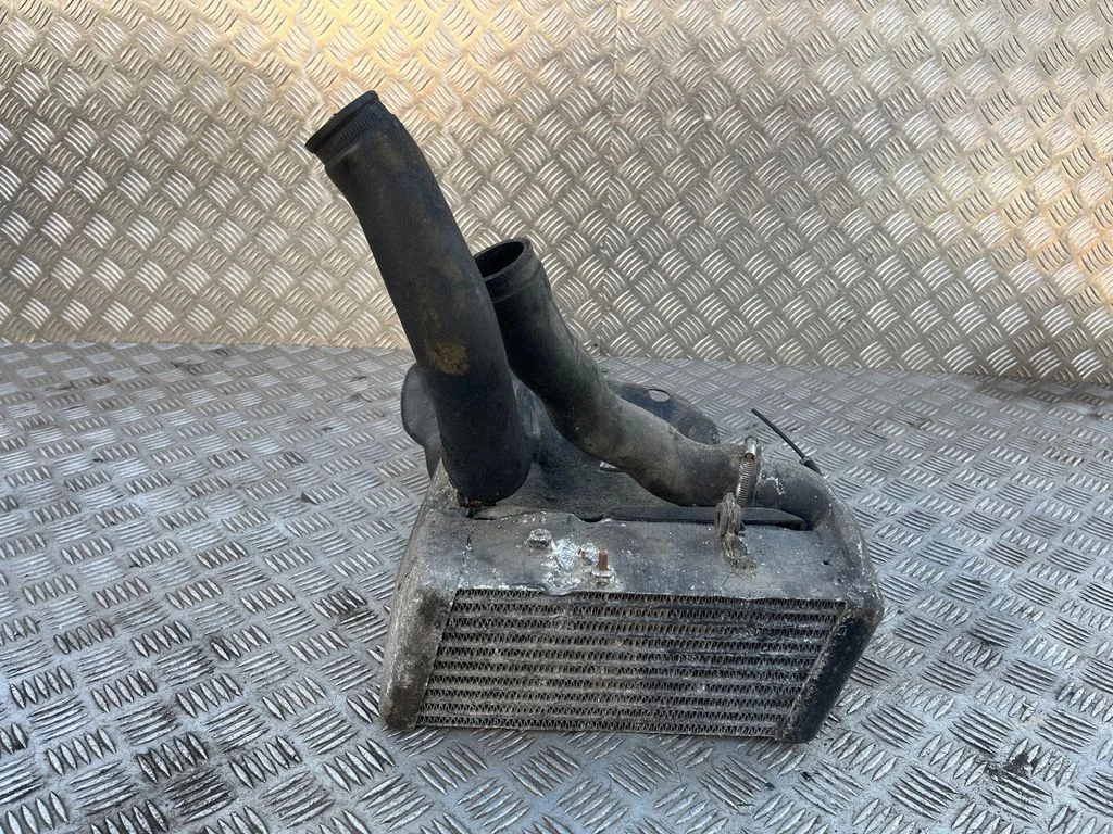 Vahejahuti radiaator