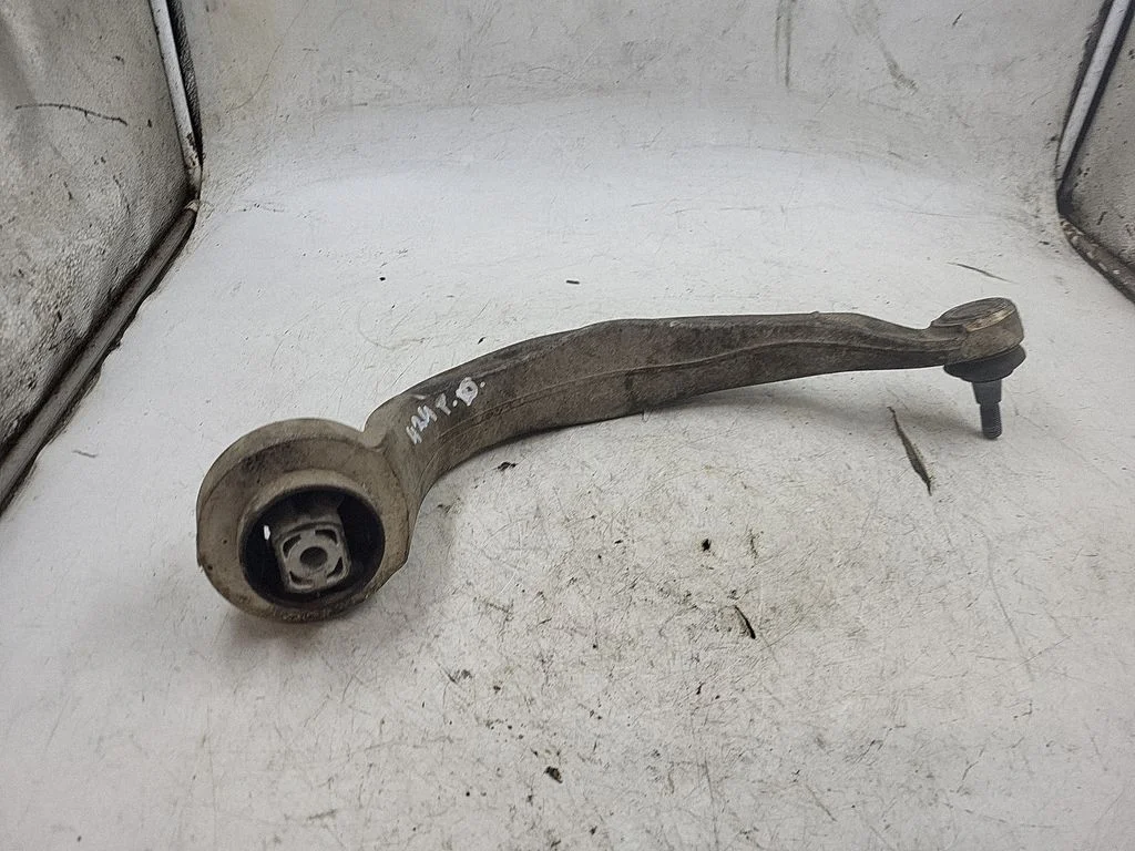 Front lower control arm/wishbone – front right