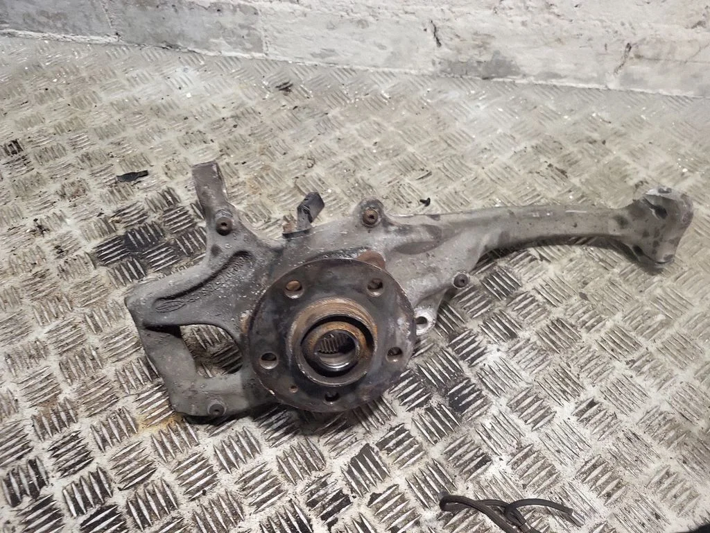 Front wheel hub – front left