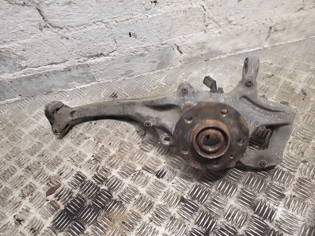 Front wheel hub – front right