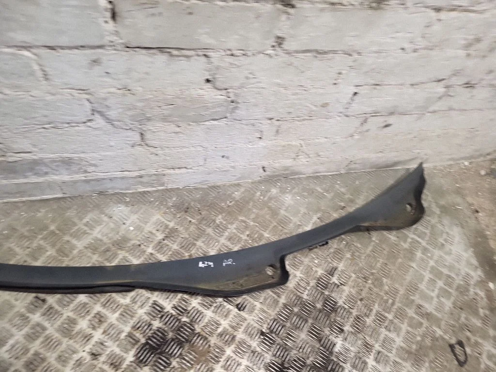 Wiper trim 8K1819403
