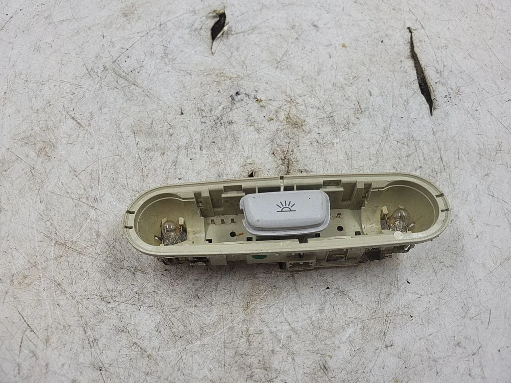Rear seat light 8T0947111