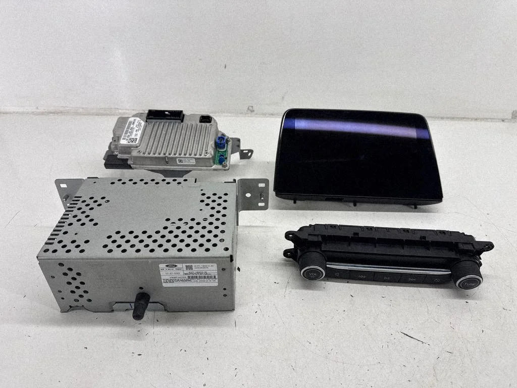 Radio/CD/DVD/GPS head unit LJ6T18B955FE