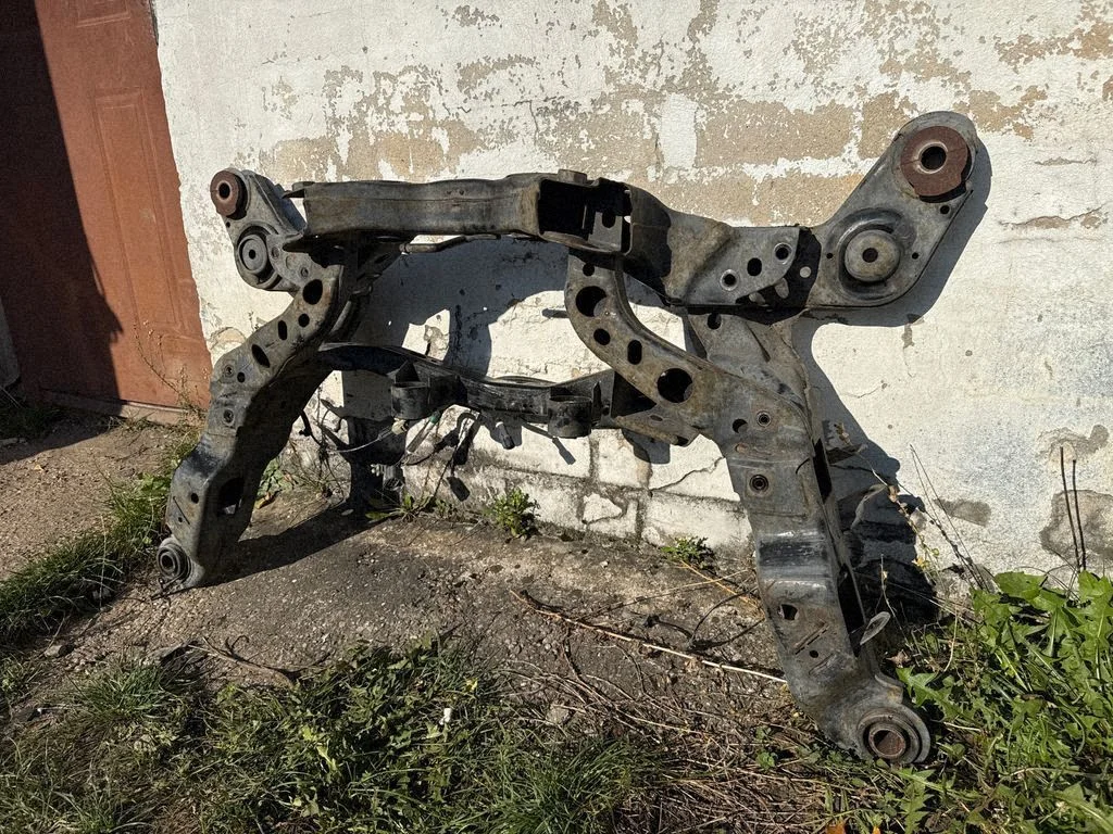 Tagumine abiraam DB5Z5R003E