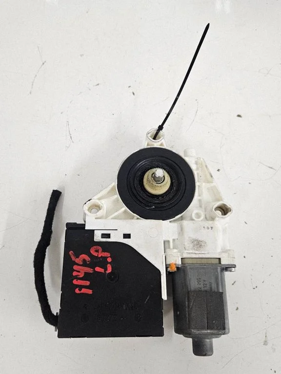 Front door window regulator motor 8P0959801E