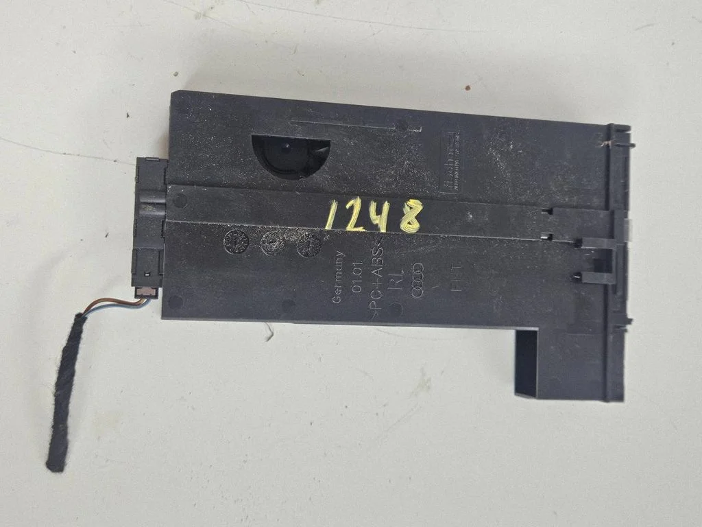 Armatuurlaua panipaik – Audi A4 S4 B7 8E 8H (2005-2008)