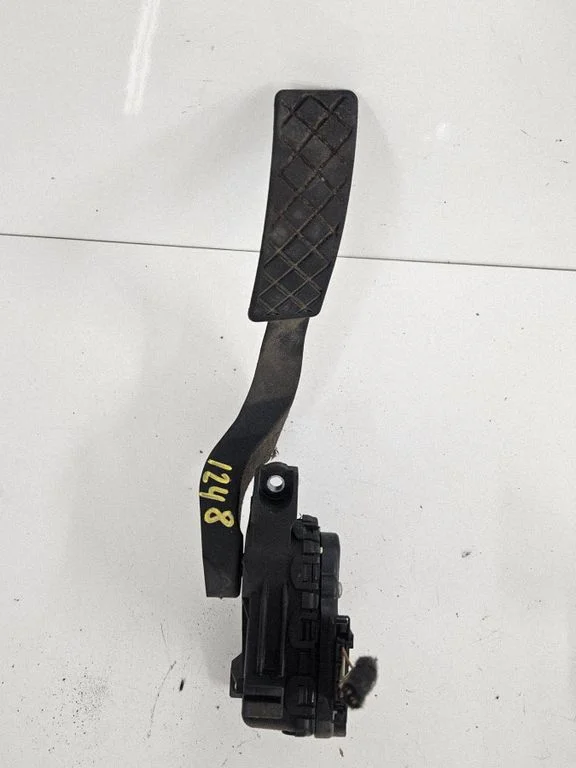 Accelerator throttle pedal 8E1723523J