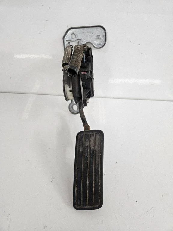 Gaasipedaal – Subaru Legacy (2004-2006)