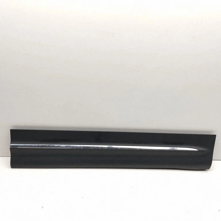 Esiukse liist (mold) – Mercedes-Benz EQB (2021-)