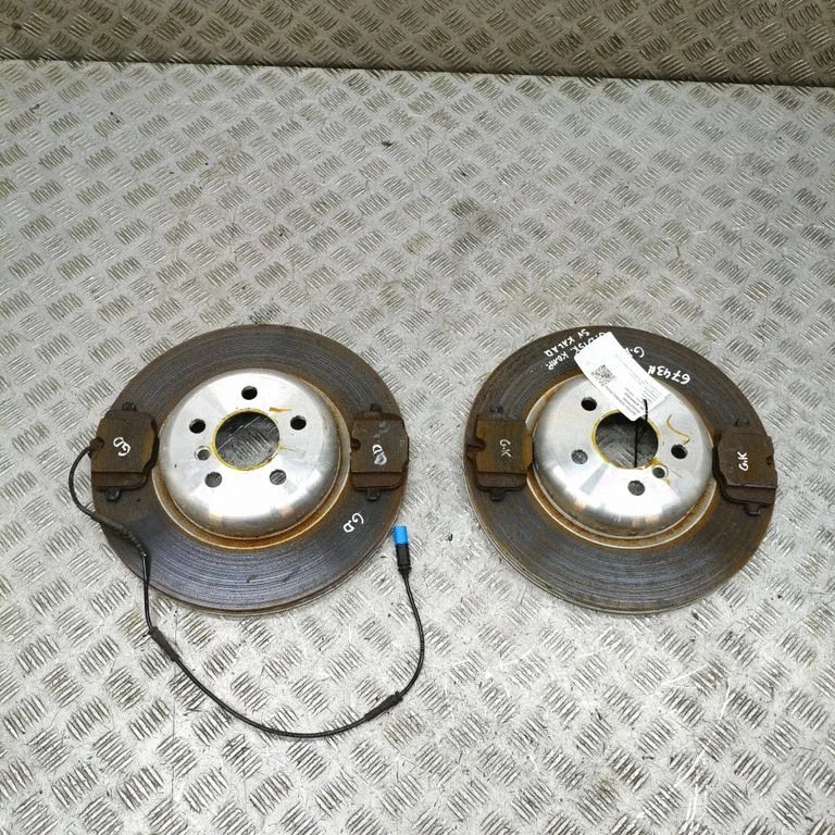 Rear brake disc 6890353