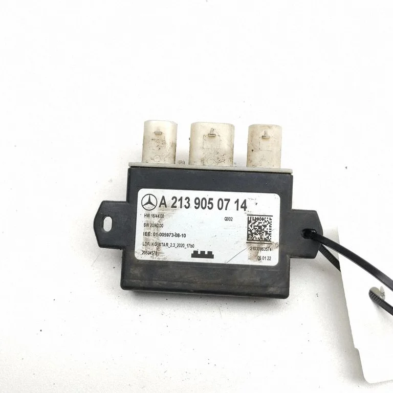 Pakiruumi luugi juhtplokk A2139050714