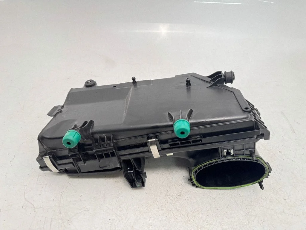 Air filter box – Mercedes-Benz GLC-Class C253 (2016-)