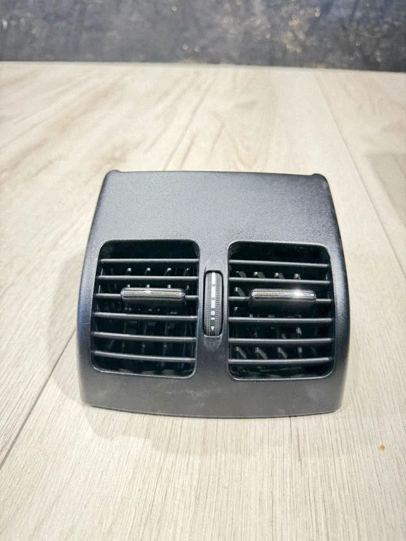 Rear air vent grill – Mercedes-Benz C-Class AMG W204 (2007-2014)