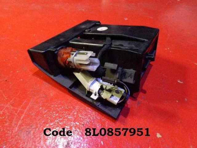 Auto tuhatoos 8L0857951