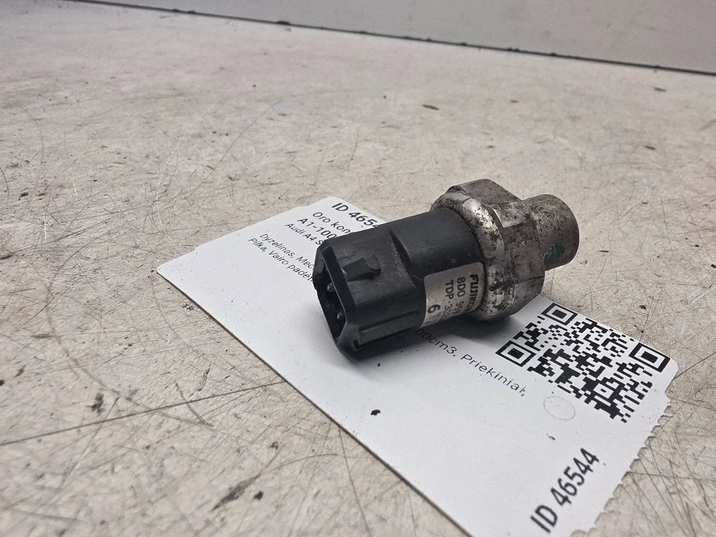 Air conditioning (A/C) pressure sensor – Audi A4 S4 B5 8D (1994-1999)