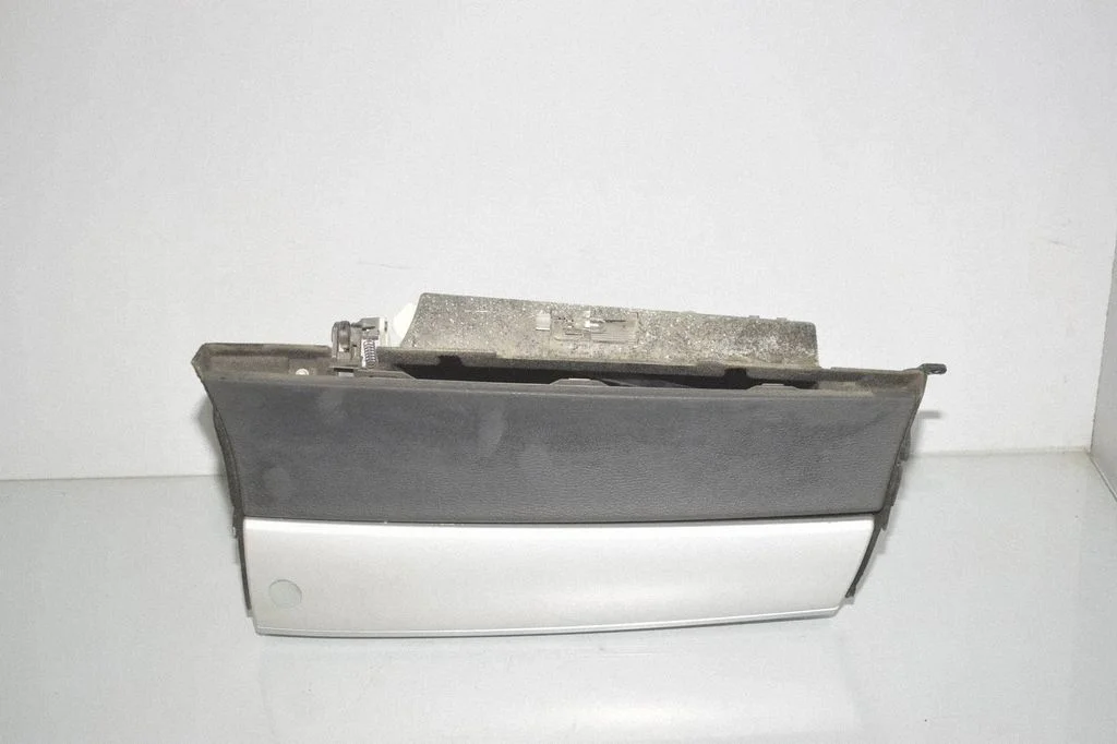 Glove box 1122707284
