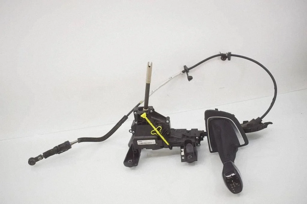Gear selector mechanism 8483098