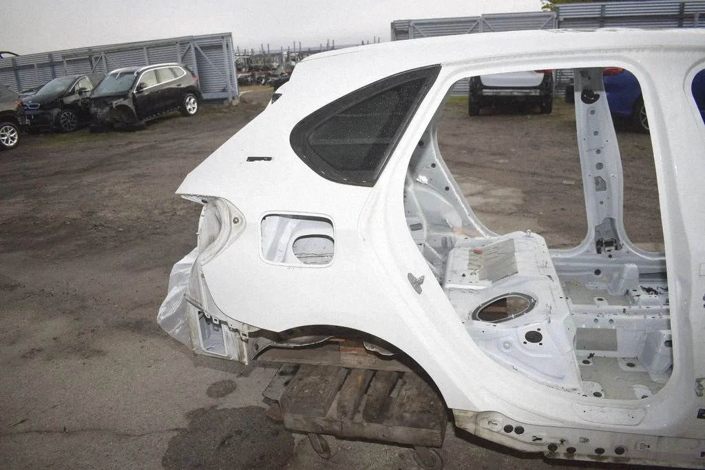 Tagumine küljepaneel – BMW 2-seeria F45 (2014-2021)