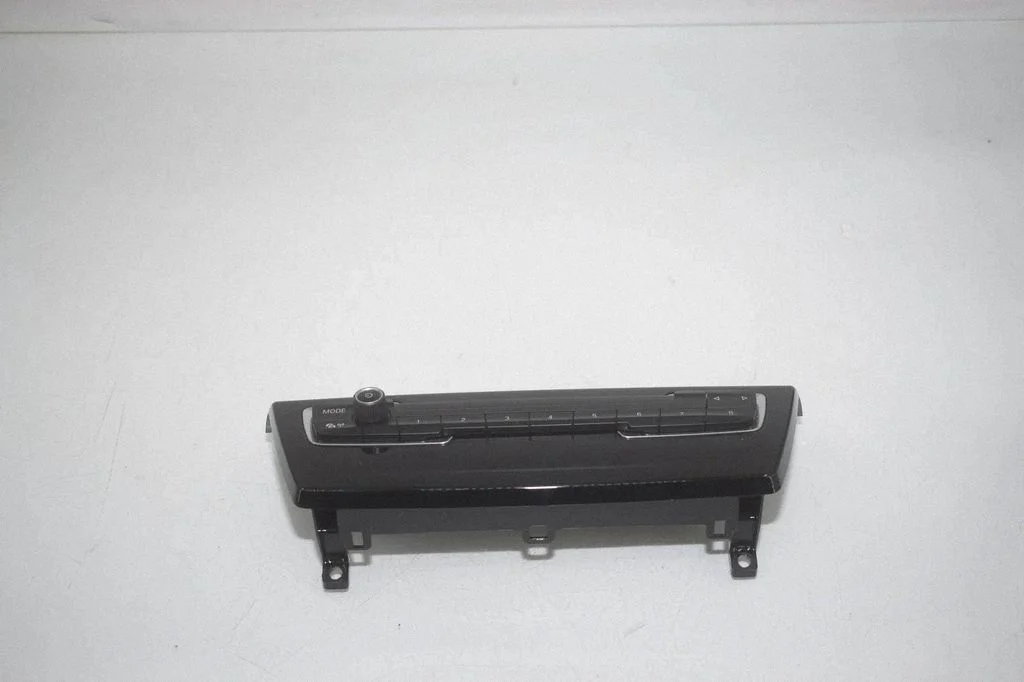 Head unit multimedia control 9371457